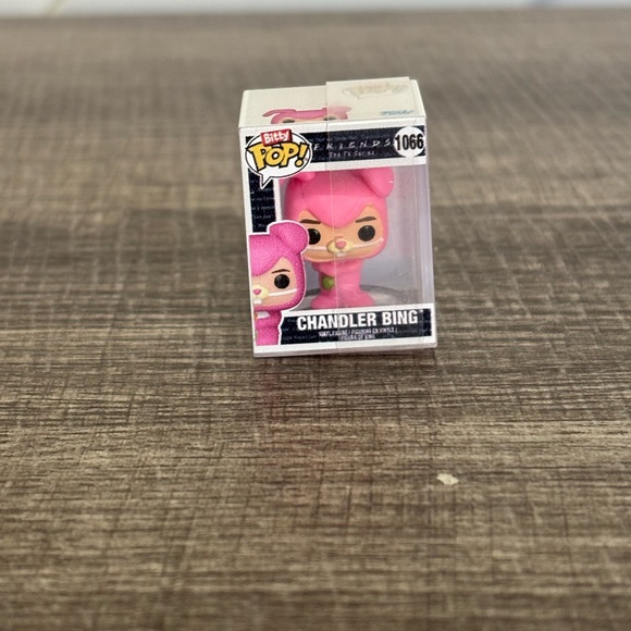 Funko Bitty Rachel Green, Phoebe Buffay, & Chandler Bing Pops - Picture 12 of 15